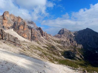 020-Blick von der Agostini-Huette zurueck zum Pass